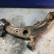 Рычаг передний правый нижний Мазда CX-7 Mazda 2 оригинальный номер EH4434300