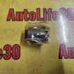Сайлентблок задней поперечной тяги Mitsubishi Carisma оригинальный номер MR102012