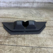 Накладка кожух  замка багажника VW Touareg NF 2 Volkswagen Touareg оригинальный номер 7p6827520c