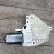 Мотор стеклоподъемника правый Touareg NF/Audi Q5 Volkswagen Touareg оригинальный номер 8k0959802b
