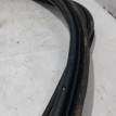 Уплотнитель крышки багажника Opel Astra J универса Opel Astra оригинальный номер 13258107