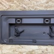 Обшивка крышки багажника Toyota Land Cruiser 200 Series  оригинальный номер 64780-60320-B4