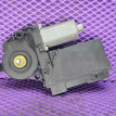 Моторчик стеклоподъемника VW Touareg 7L0959703D Volkswagen Touareg оригинальный номер 3D0959795F