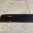 Накладка крышки багажника Nissan Bluebird оригинальный номер 798504E200