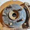 Кулак поворотный передний правый Mazda 2 оригинальный номер GE4T33020