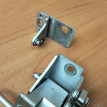 Петля двери нижняя задняя правая Volkswagen Passat Volkswagen Passat оригинальный номер 3B4833412D