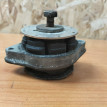 Подушка (опора) КПП левая Volkswagen Passat B5 Volkswagen Passat оригинальный номер 8D0399151M