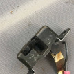 Замок стекла багажной двери Infiniti QX56(JA60) (2004-2009) Infiniti QX56 