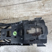 Кронштейн ручки двери Volkswagen Touareg 2 nf Volkswagen Touareg оригинальный номер 7p6839885