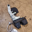 Название детали Замок багажника Модель Hyundai Santa Fe CM Hyundai Santa Fe оригинальный номер 812302B000