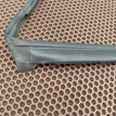 Уплотнительная резинка капота BMW X1 оригинальный номер 51 76 7 329 384, 51 76 7 329 384, 51767329384, 7329384, 51 76 2 571 418, 51762571418, 2571418