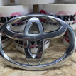 Эмблема переднего бампера Toyota RAV 4 III (XA30) оригинальный номер 75311-42010