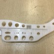 Кронштейн ковролина правый Toyota Camry VIII (XV70)  оригинальный номер 58543-33110