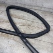 Уплотнитель стекла двери Nissan Qashqai I (2006—2010) Nissan Qashqai оригинальный номер 82330jd000