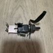 Замок лючка бензобака Mazda 3BK Mazda 2 оригинальный номер B095-56-890F