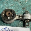 Опора двигателя задняя Honda CR-V III 2007-2012 Honda CR-V оригинальный номер 50890SWAA02