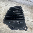 Дефлектор обдува салона Jeep Grand Cherokee WK2 L Jeep Cherokee оригинальный номер W90020402xx R