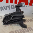 Кронштейн подлокотника Ford Focus 1 (б/у) Ford Focus оригинальный номер YS4XA047A20AD