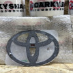 Эмблема крышки багажника Toyota Camry VI (XV40) оригинальный номер 90975-02128