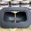 Крышка петли сиденья Toyota Land Cruiser 200 Series оригинальный номер 71696-60150-B0