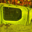 Стекло собачника Nissan Serena 