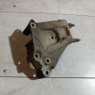 Кронштейн двигателя правый Mitsubishi Diamante оригинальный номер MD321517