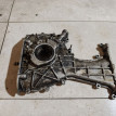 Крышка двигателя передняя Nissan Bluebird оригинальный номер 135002F200