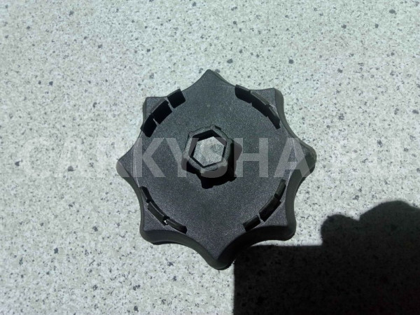 Гайка крепления запаски Volkswagen Touareg I (2002—2006) Volkswagen Touareg оригинальный номер 7L0601347A