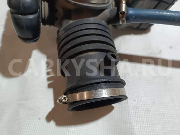 Патрубок воздушного фильтра Mitsubishi Diamante оригинальный номер MR188396