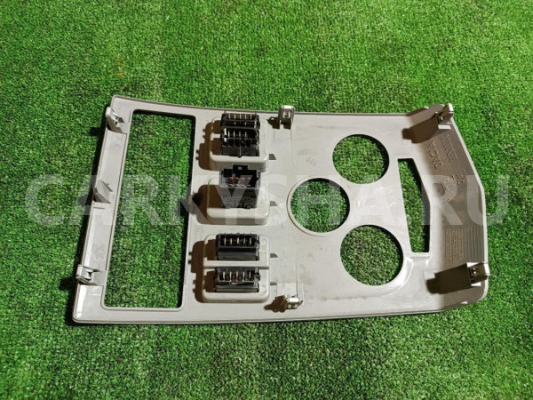 Рамка магнитолы Renault 20 оригинальный номер 8200751184