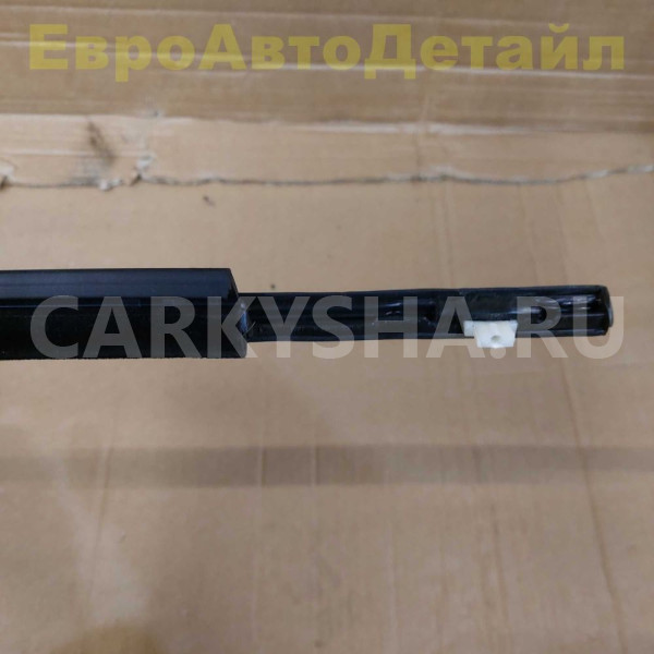 Уплотнитель стекла двери Land Rover Defender L663 Land Rover Defender оригинальный номер LR175419