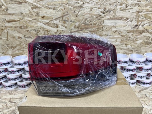 Фонарь задний наружный правый Toyota Land Cruiser 300 Series оригинальный номер 81551-60D40