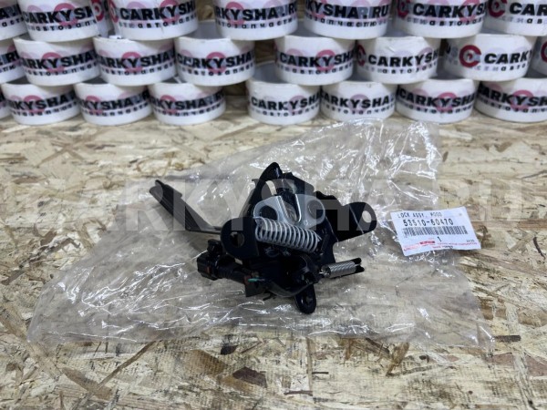 Замок капота Toyota Land Cruiser 300 Series оригинальный номер 53510-60470