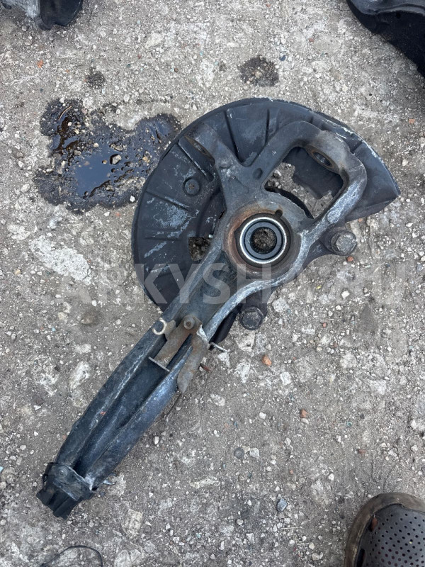 Кулак передний правый VW Touareg NF 7P6407246A Volkswagen Touareg оригинальный номер 7p6407246a