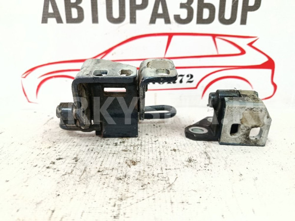Петля водительской двери VW Golf Mk5 2003-2009 Volkswagen Golf оригинальный номер 1K0831411Q