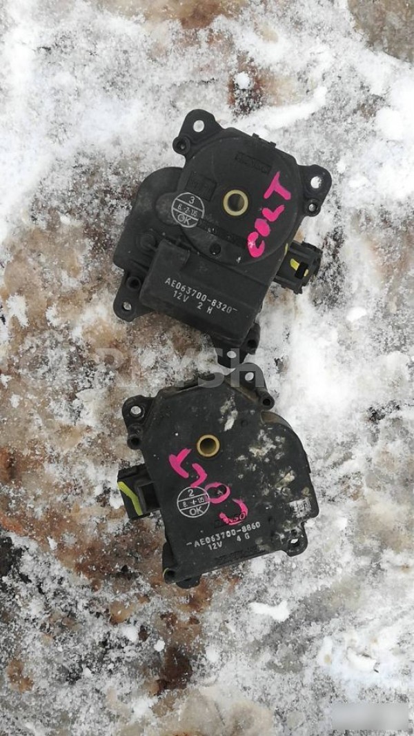 Моторчик заслонки отопителя Mitsubishi Colt Z30 (2002—2012) Mitsubishi Colt оригинальный номер 1138002320