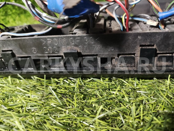 Накладка на торпедо Mercedes C/W202 1993-2001 Mercedes-Benz C-klasse оригинальный номер A2026830100