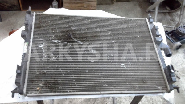 Радиатор охлаждения Рено Дастер 1.6 Renault Duster Renault 15 оригинальный номер 214100598R