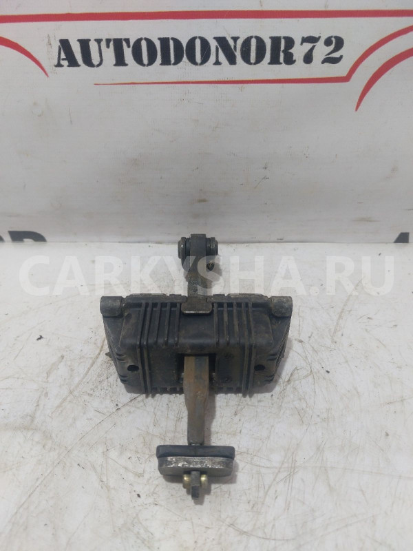 Ограничитель задней двери Toyota Avensis T250 Toyota Avensis оригинальный номер 6863005040