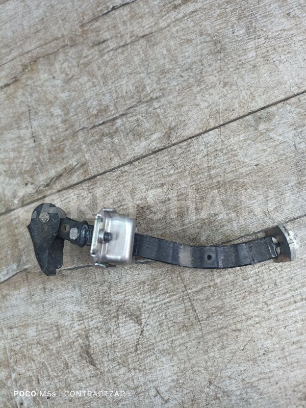 Ограничитель двери Nissan X-Trail III (2013—2019) Nissan X-Trail оригинальный номер 824304CL0A