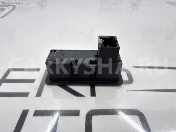 Кнопка открывания багажника Volkswagen Touareg NF Volkswagen Touareg 