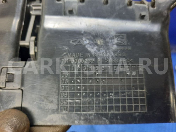 Дефлектор воздушный центральный  Chery Tiggo T11 Chery Tiggo (T11) оригинальный номер T11-5305232