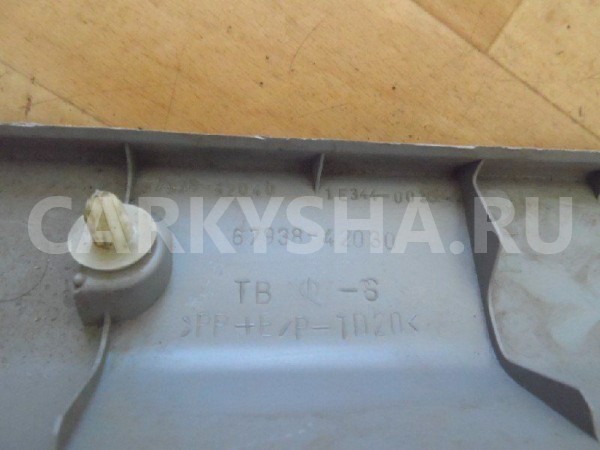 Обшивка двери багажника Toyota RAV4 III рестайлинг (2009—2016) Toyota RAV 4 оригинальный номер 6793842030A0