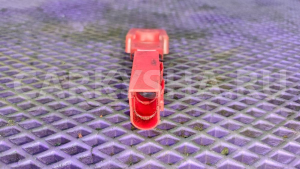 Крышка плюсовой клеммы Kia Spectra Kia Spectra 