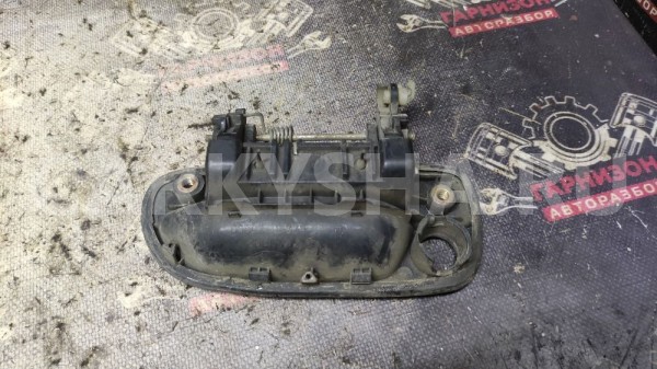 Ручка двери наружняя передняя правая Хендай Акцент Hyundai Accent оригинальный номер 8266025000