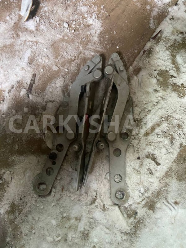 Петля капота BMW 3 серия E46 рестайлинг (2001—2006) BMW 3er оригинальный номер 41617028577