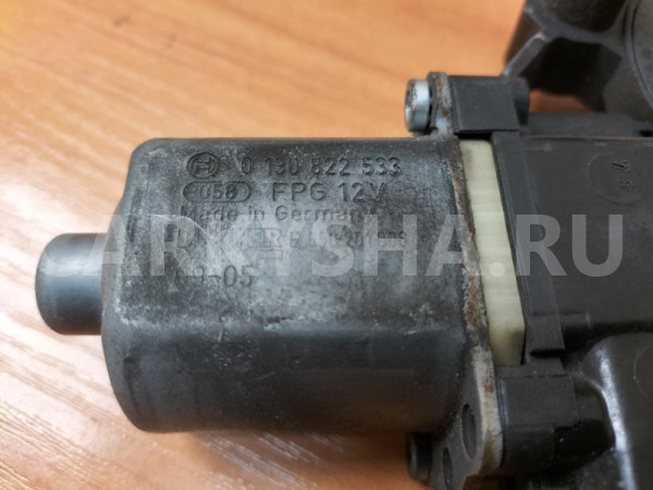 Мотор стеклоподъемника задний правый Volkswagen Volkswagen Polo оригинальный номер 6R0959812B