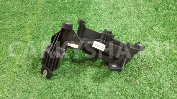 Кронштейн кулисы МКПП Ford Focus 2013 Ford Focus оригинальный номер BV6R7C453AAC