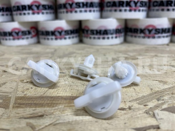 Клипса Toyota Camry VIII (XV70) Рестайлинг – седан оригинальный номер 67869-47010