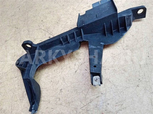 Название детали Кронштейн фар правый Модель BMW X3 E83 BMW X3 оригинальный номер 63 12 6 939 200